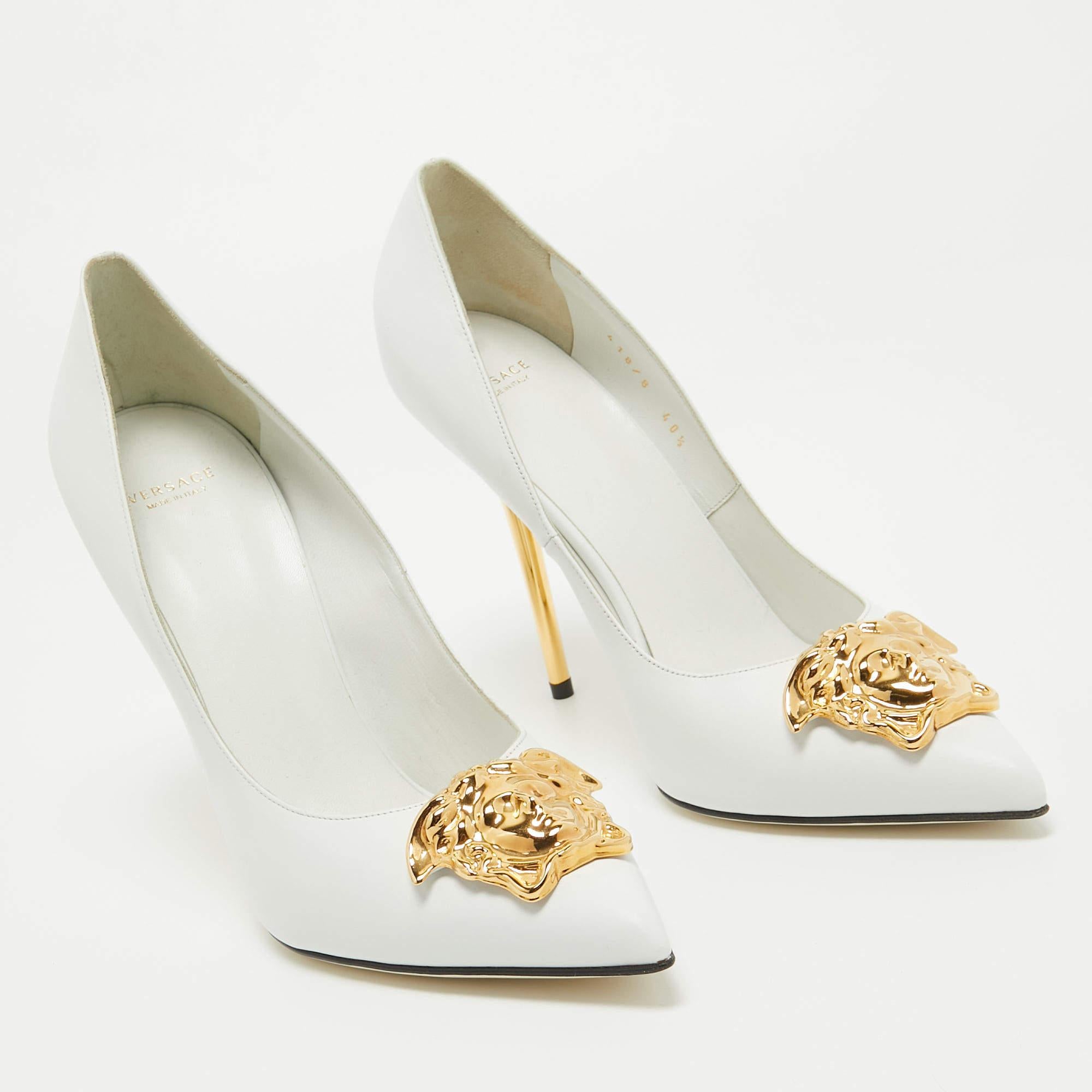 Versace White Leather Medusa Pointed Toe Pumps Size 40.5 For Sale 2