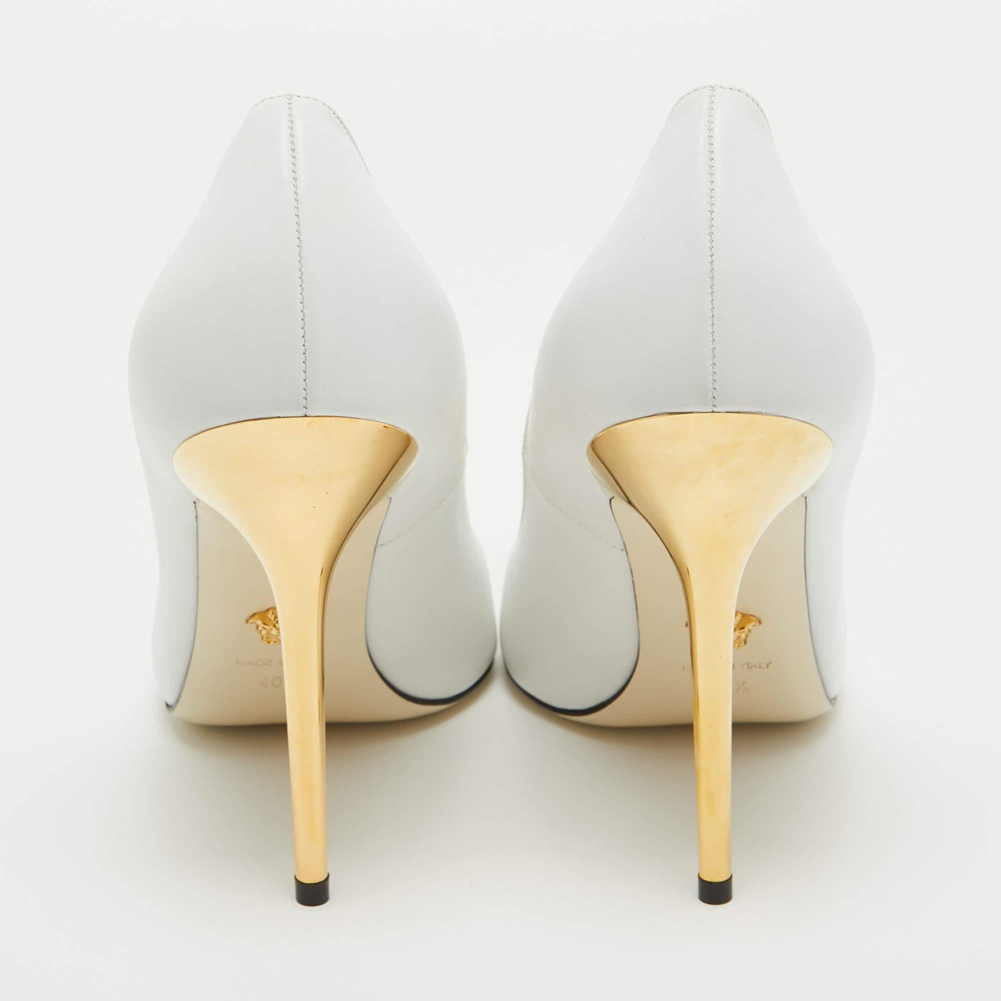Versace White Leather Medusa Pointed Toe Pumps Size 40.5 For Sale 3