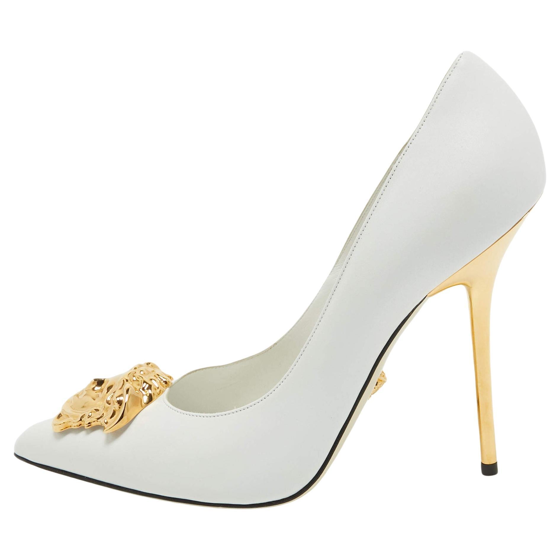 Versace White Leather Medusa Pointed Toe Pumps Size 40.5 For Sale