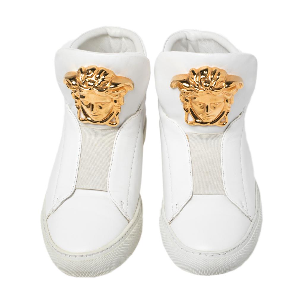 Sneakers are sought-after for reasons like comfort, ease and casual style. These Versace ones fit right in as they are stylish and snug. They come crafted from white leather into a design of elastic panels and the Medusa logo on the front.


