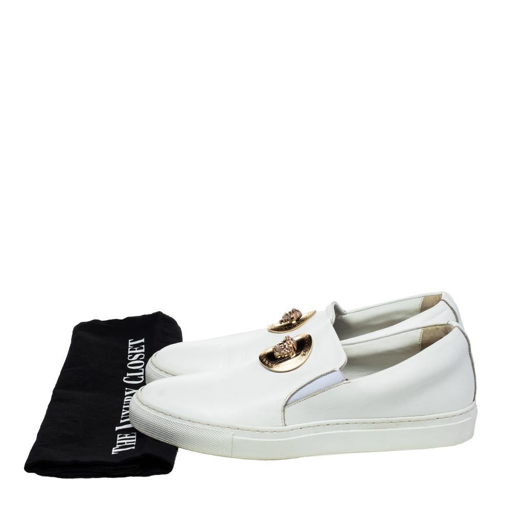 Versace White Leather Palazzo Medusa Slip-On Sneakers Size 39 In Good Condition In Dubai, Al Qouz 2