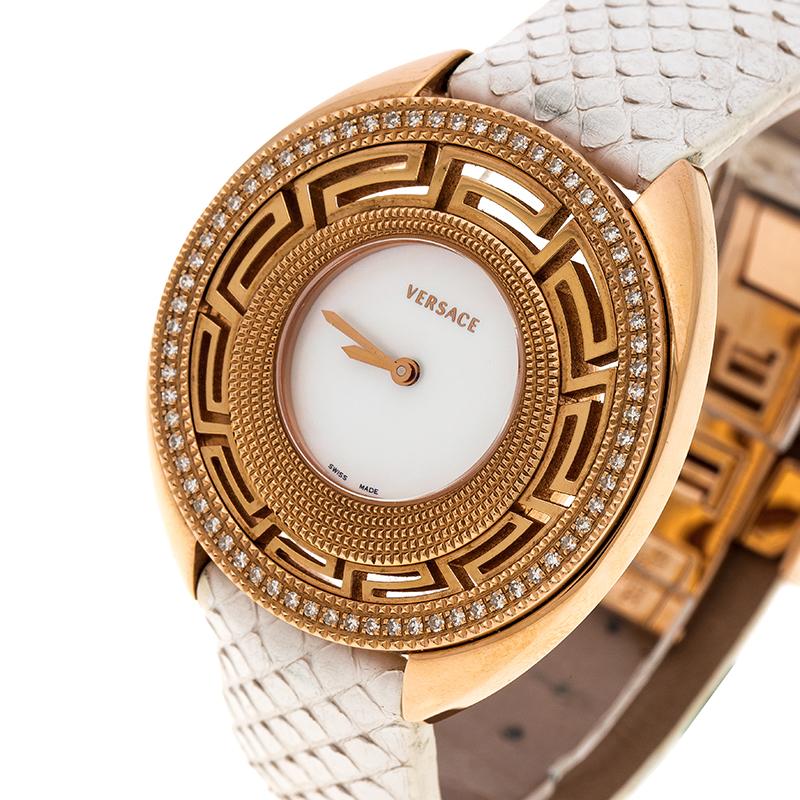 If you want to make a lasting style statement, sport this gorgeous creation from the house of Versace. It features a gold-tone body with a case diameter of 39mm. It comes with a white mother of pearl dial detailed with gold-tone markers, diamond