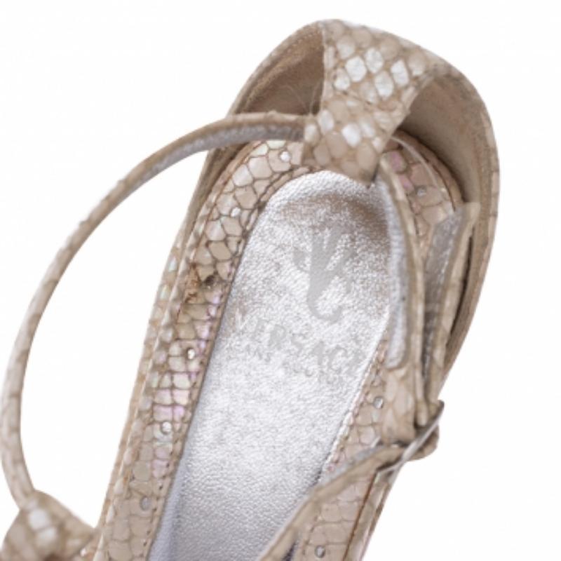 Versace White Python T Ankle Strap Sandals Size 36 (sandales en python blanc) Pour femmes en vente