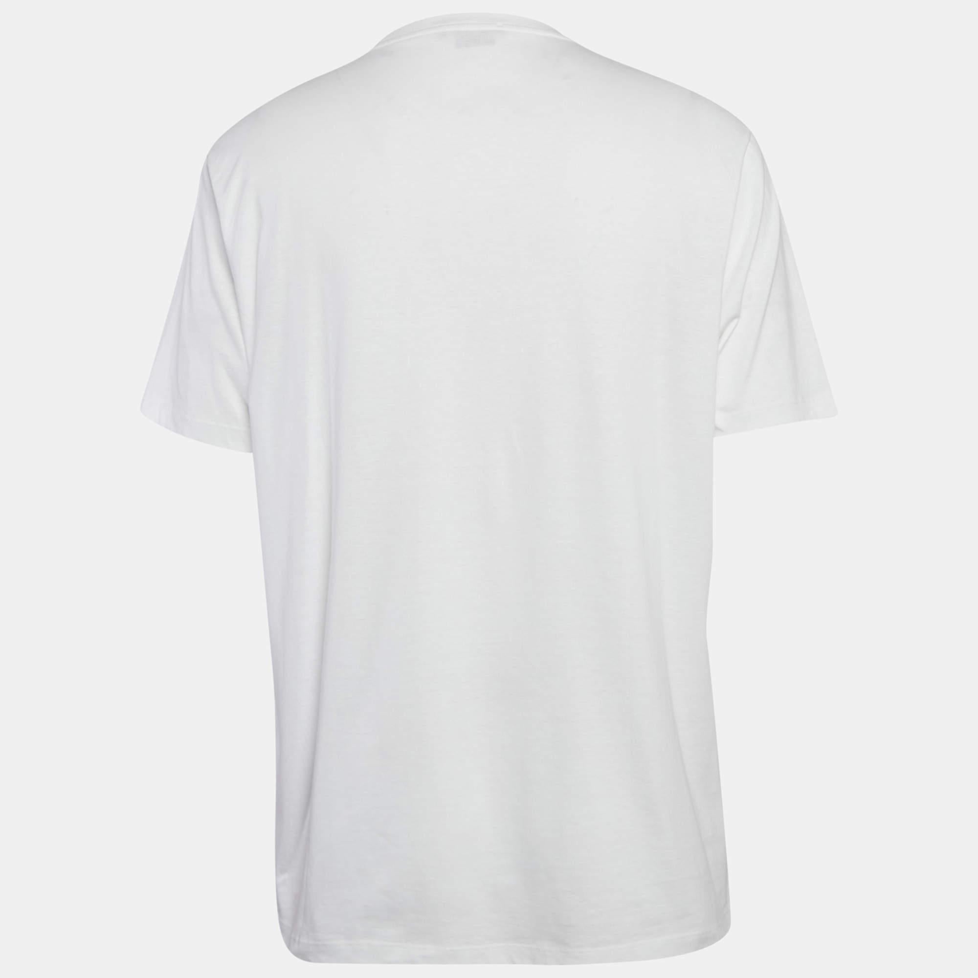 Obtenez le confort et le style décontracté adéquat avec ce T-shirt de créateur. Conçue pour être fiable et durable  Cette création présente une encolure simple et des détails caractéristiques.