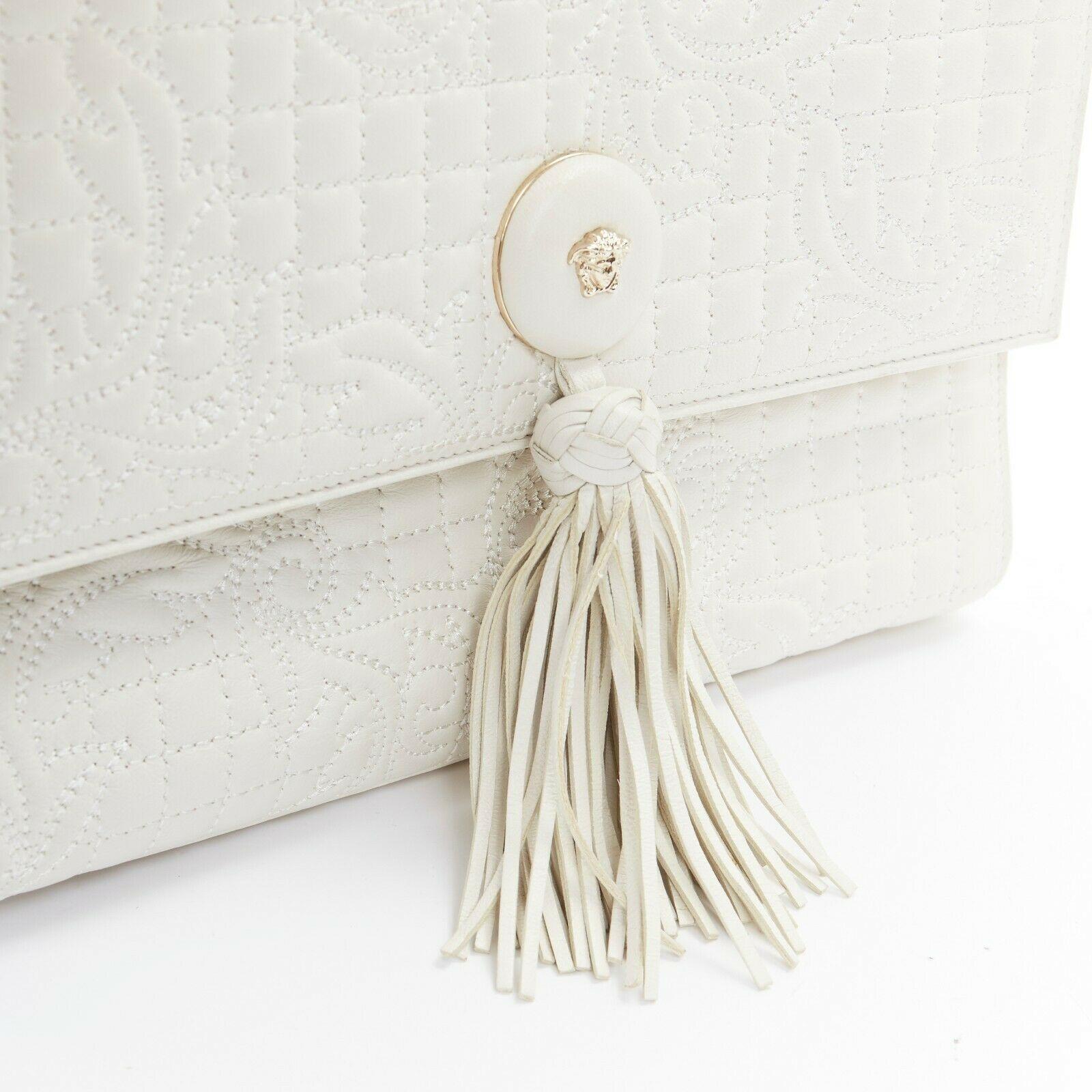 VERSACE borsa Vanitas Barocco bianca in pelle trapuntata Medusa con nappe e catena dorata 3