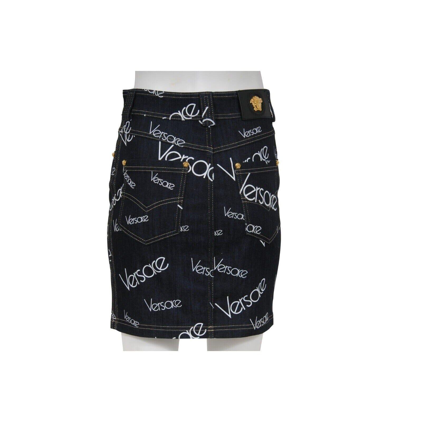 - Blue exterior with white screen printed logo throughout

- Tagged size 44

- Made of 70% cotton, 30% polyester



Condition: 

The skirt is in overall decent condition with no major imperfections 



Measurements: ( Approximately In Inches )