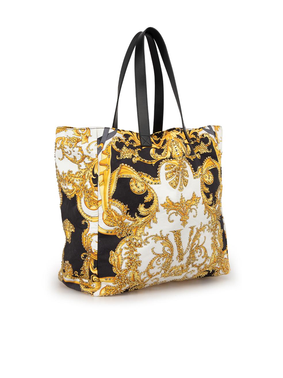 CONDITION is Very good. Minimal wear to bag is evident. Minimal wear to the front with two small marks on this used Versace designer resale item. 



Details


Multicolour

Cloth textile

Large tote bag

Barocco printed pattern

Gold studded