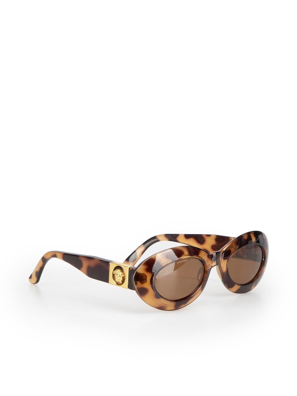 CONDITION is Good. Minor wear to sunglasses is evident. Light wear to front, arms, and logos with scuffs and scratches on this used Versace designer resale item. These sunglasses come with original case.



Details


Brown

Plastic

Oval