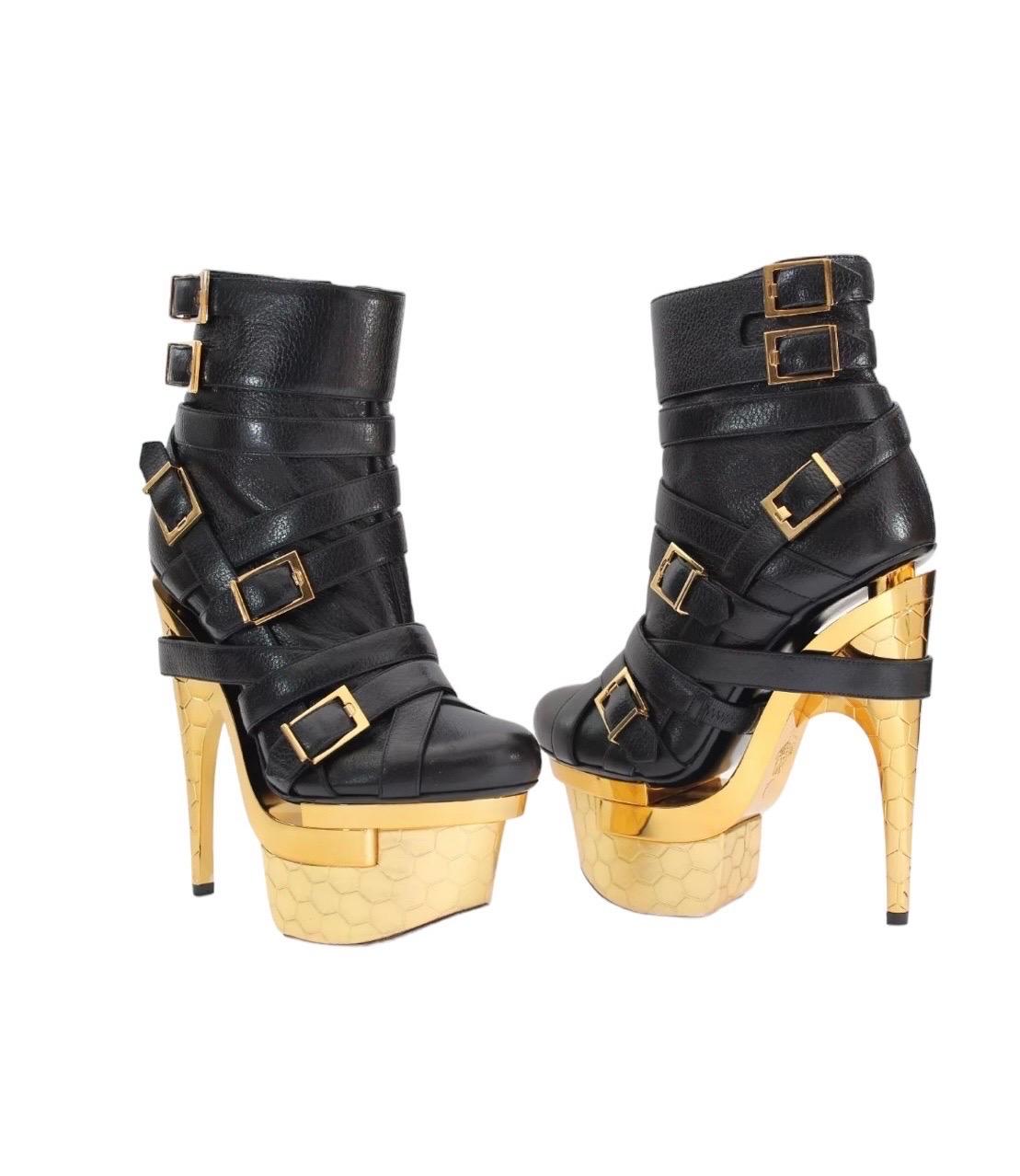 VERSACE x HAAS BROTHERS Dreifach-Plateau-Stiefeletten aus schwarzem Leder Bondage-Stiefeletten aus Leder 36 - 6 (Schwarz) im Angebot