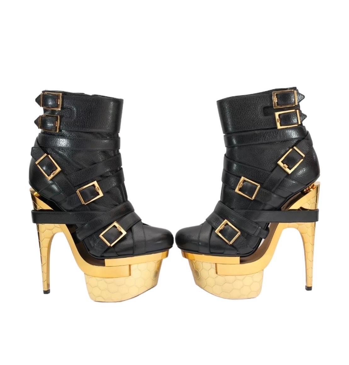 VERSACE x HAAS BROTHERS Dreifach-Plateau-Stiefeletten aus schwarzem Leder Bondage-Stiefeletten aus Leder 36 - 6 im Zustand „Neu“ im Angebot in Montgomery, TX