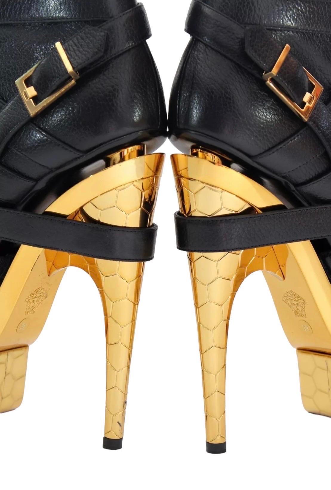 VERSACE x HAAS BROTHERS Dreifach-Plateau-Stiefeletten aus schwarzem Leder Bondage-Stiefeletten aus Leder 36 - 6 Damen im Angebot