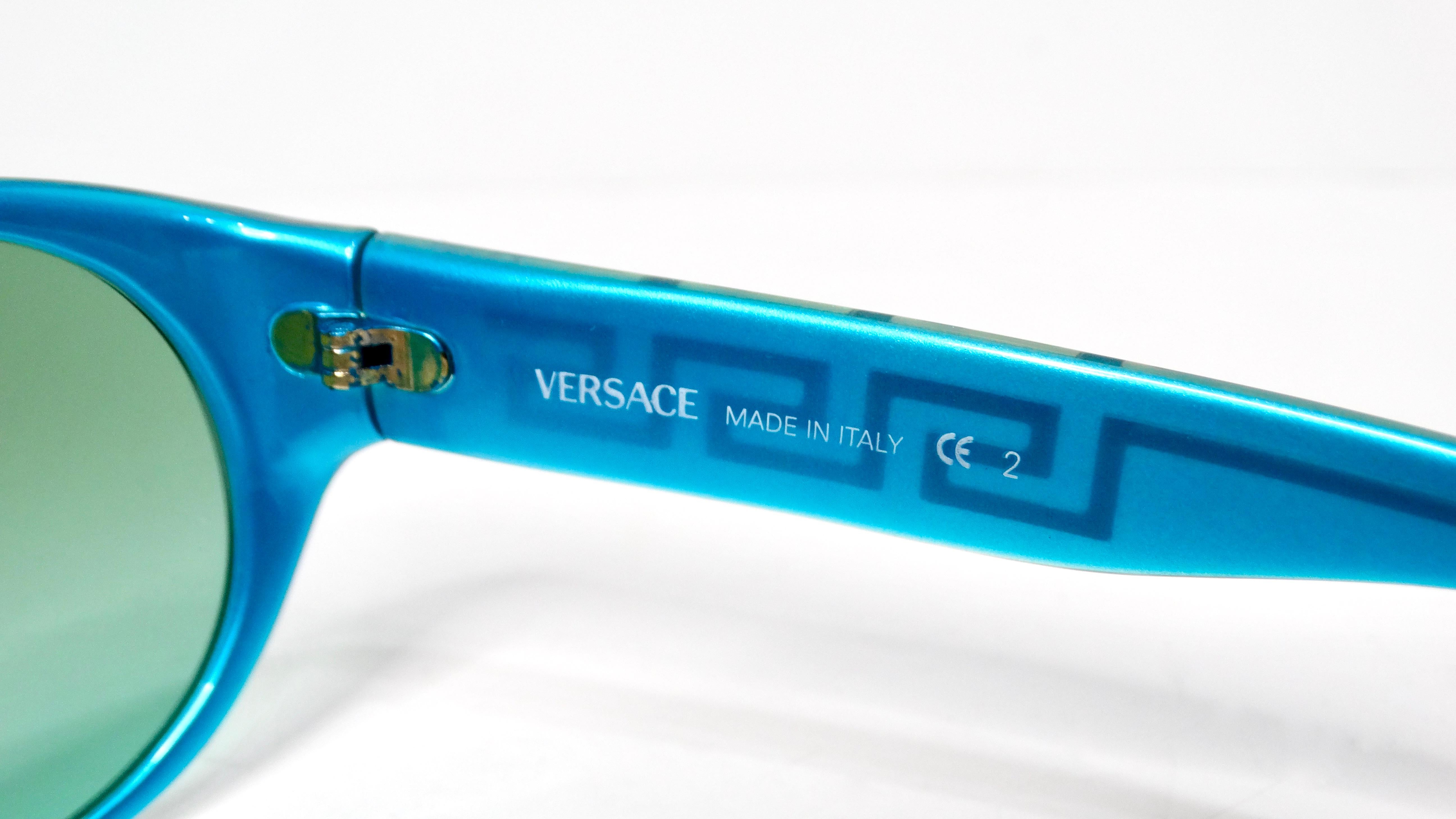 Versace Y2K 439 Teal Gradient Shield Sunglasses With Gold Greca Detailing In Good Condition For Sale In Scottsdale, AZ