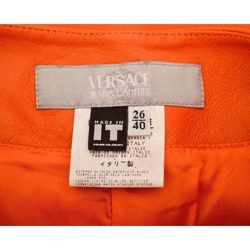 Versace Y2K - Pantalon de taille moyenne en cuir orange en vente 1