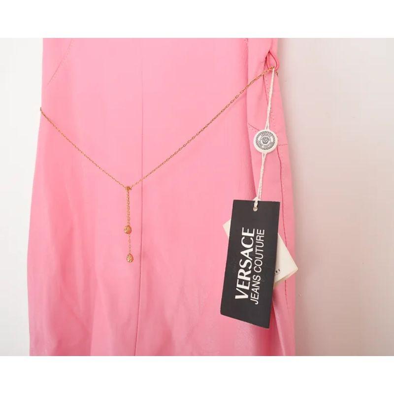 Versace Y2K - Robe droite en cuir rose en vente 1