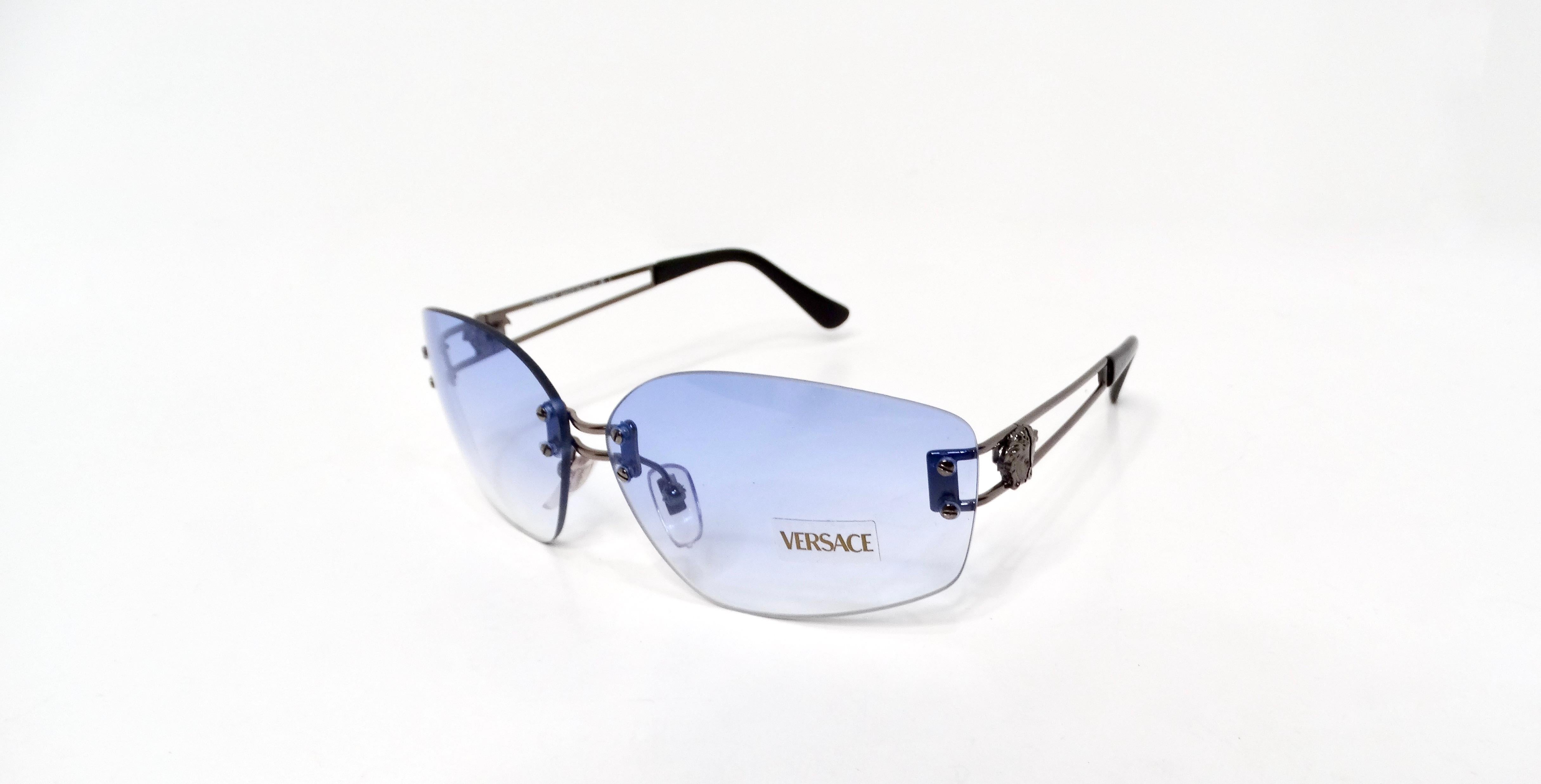The Versace Y2K X54 Blue Gradient Tinted Lens Sunglasses are a striking blend of luxury and bold design, perfect for all the fashion-forward individuals. Featuring a captivating blue gradient lens, these sunglasses embody the spirit of the early