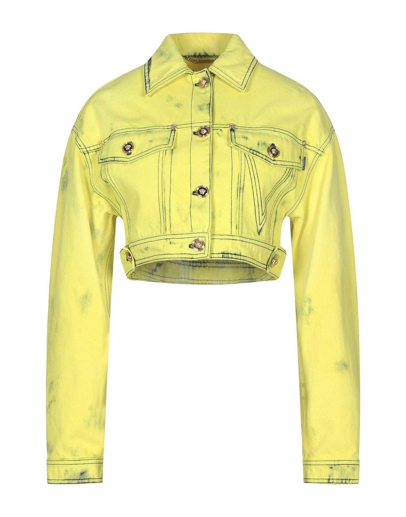 Versace Yellow Acid Wash Denim Cropped Jean Jacket with Logo Label

This yellow Versace cropped boxy denim jacket features a spread collar, a front button fastening, long sleeves with buttoned cuffs, two flap pockets, green topstitching, a