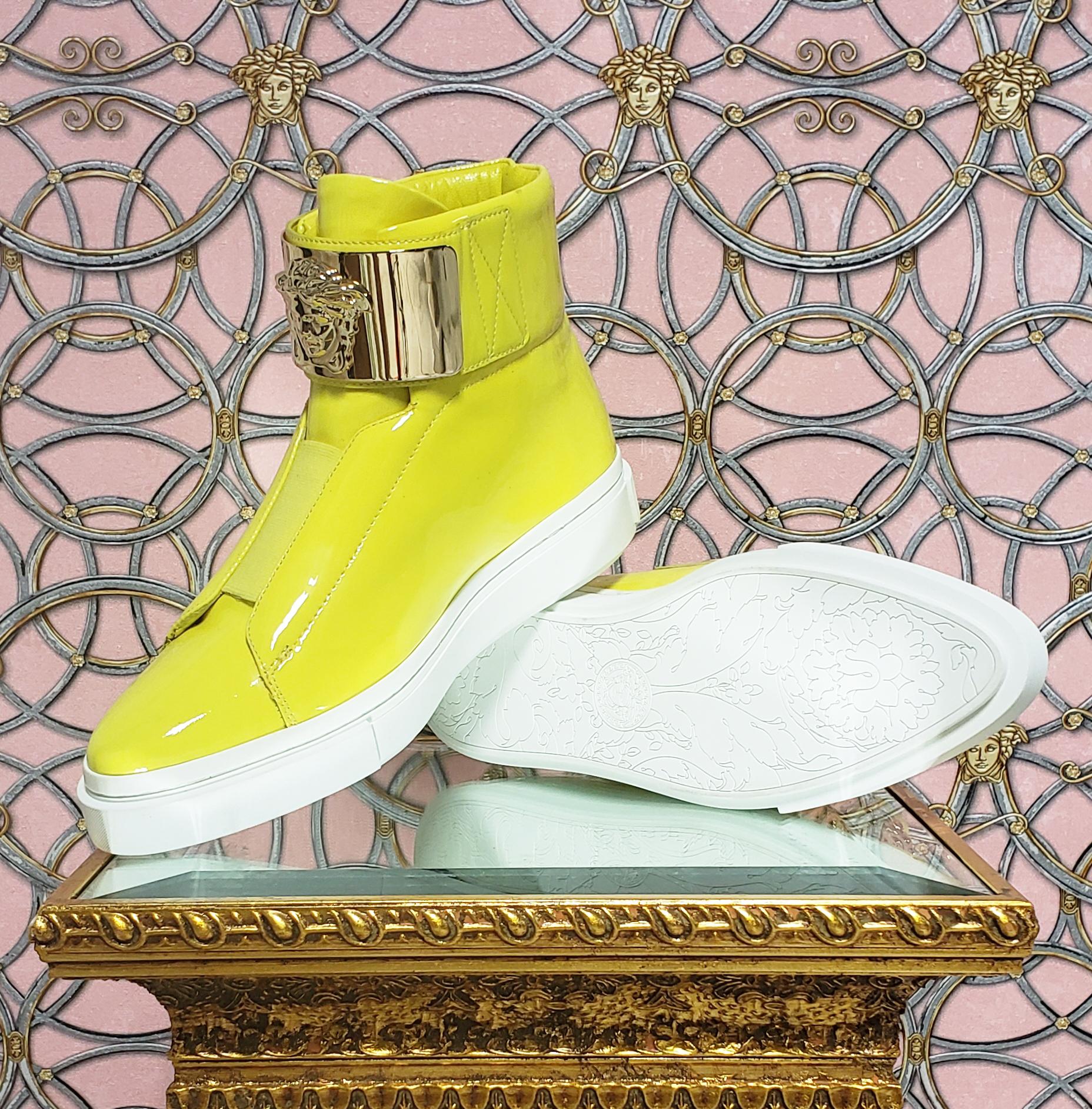 VERSACE
 
Medusa Bar Hi Top Sneakers

Gold Medusa hardware

white rubber sole 

leather sole 

Content: 100% patent leather

Size 37.5 - US 7.5

insole 9 1/2

Made in Italy


Brand new! Has a little marks on patent leather. Invisible from distance.