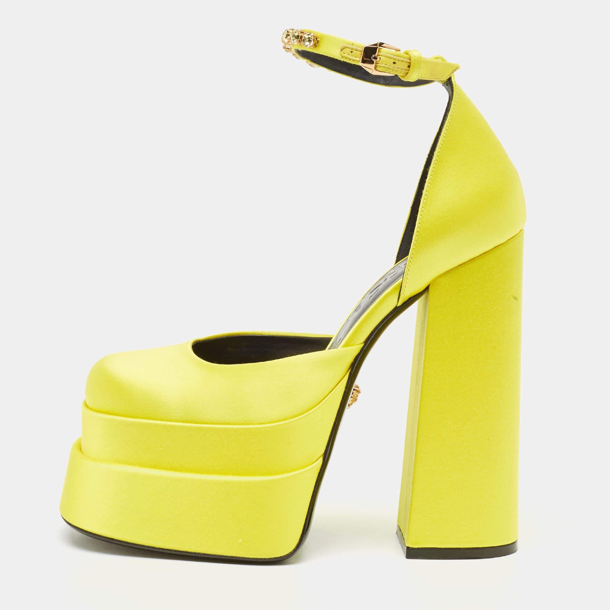 Versace Yellow Satin Medusa Aevitas Platform Ankle Strap Pumps Size 37 In Good Condition For Sale In Dubai, Al Qouz 2