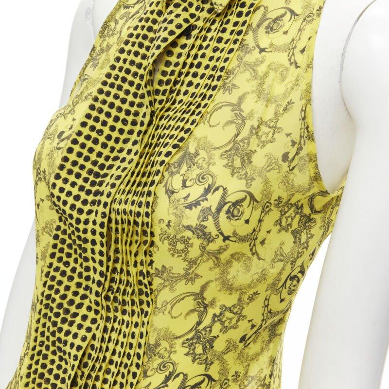 VERSACE yellow silk Baroque print dot pleated collar sleeveless shirt IT40 S
Reference: DNCU/A00004
Brand: Versace
Designer: Donatella Versace
Material: Silk
Color: Yellow, Black
Pattern: Barocco
Closure: Button
Made in: Italy

CONDITION:
Condition: