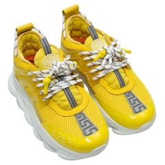 Chunky Sneakers von Versace in Gelb & Weiß mit Kettenreaktion