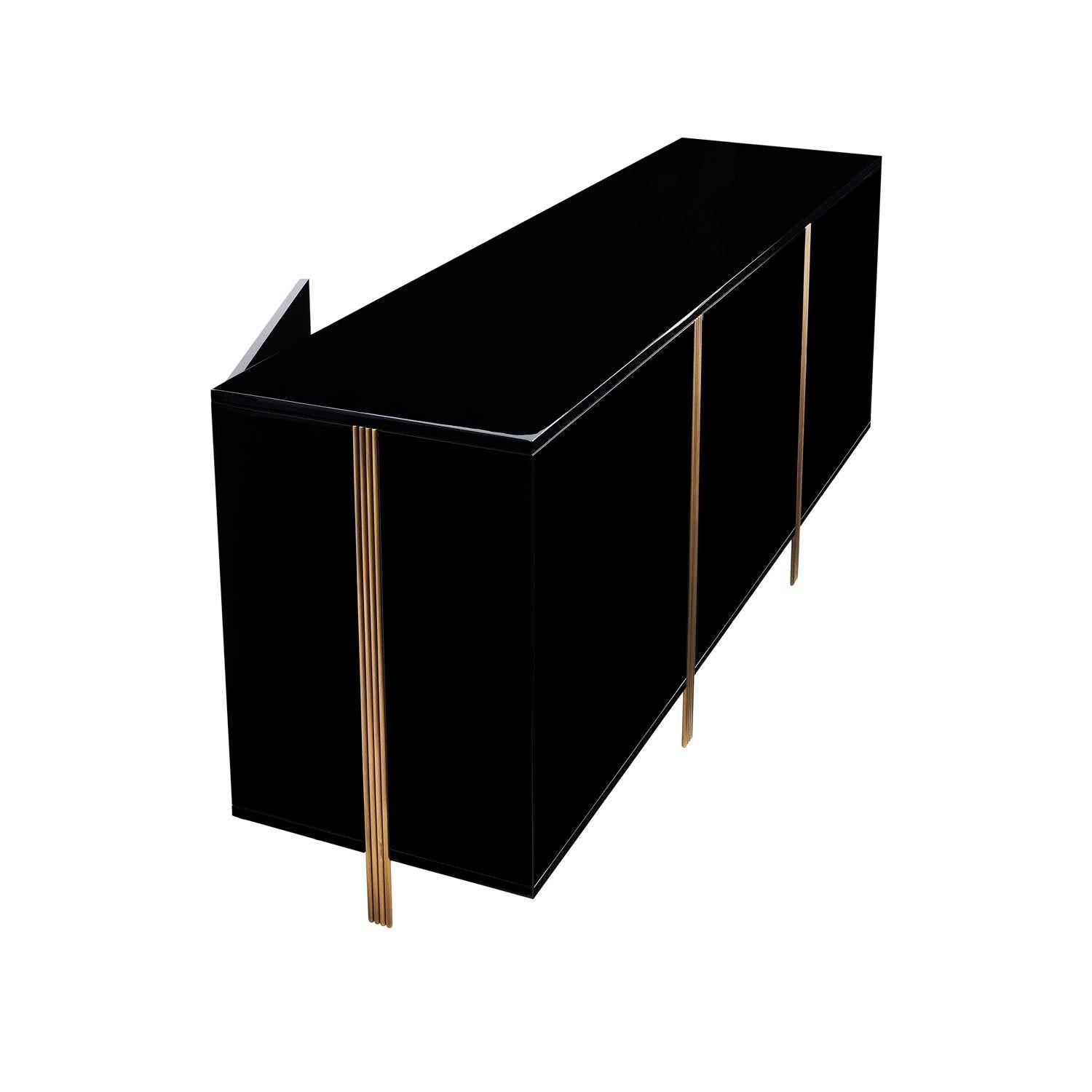 VERSAGA sideboard, a piece of retro design, sober and balanced to meet any need of the dining room.‎ Made of lacquered wood with antique brass feet and handles, the final touch is given by the interior completely covered in elegant suede.‎ Versaga