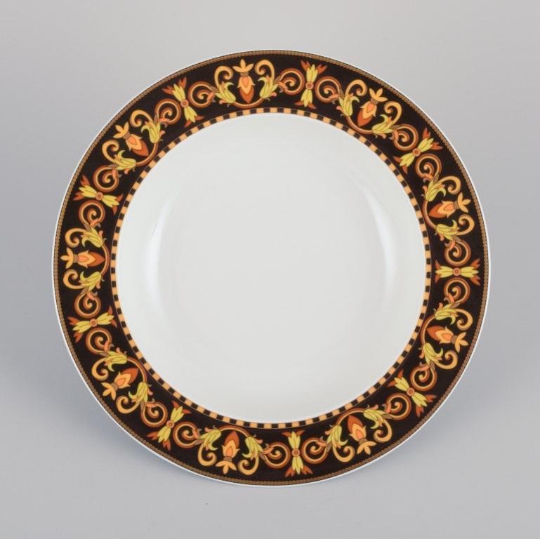 Versage pour Rosenthal, deux assiettes creuses en porcelaine de Barocco.
A.I.C., fin du 20e siècle.
En parfait état.
Marqué.
Dimensions : D 22,5 cm.
