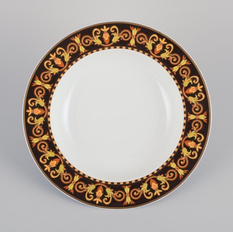 Versage para Rosenthal, dos platos hondos de porcelana Barocco.
Finales del s. XX
En perfecto estado.
Marcado.
Medidas: D 22,5 cm.
