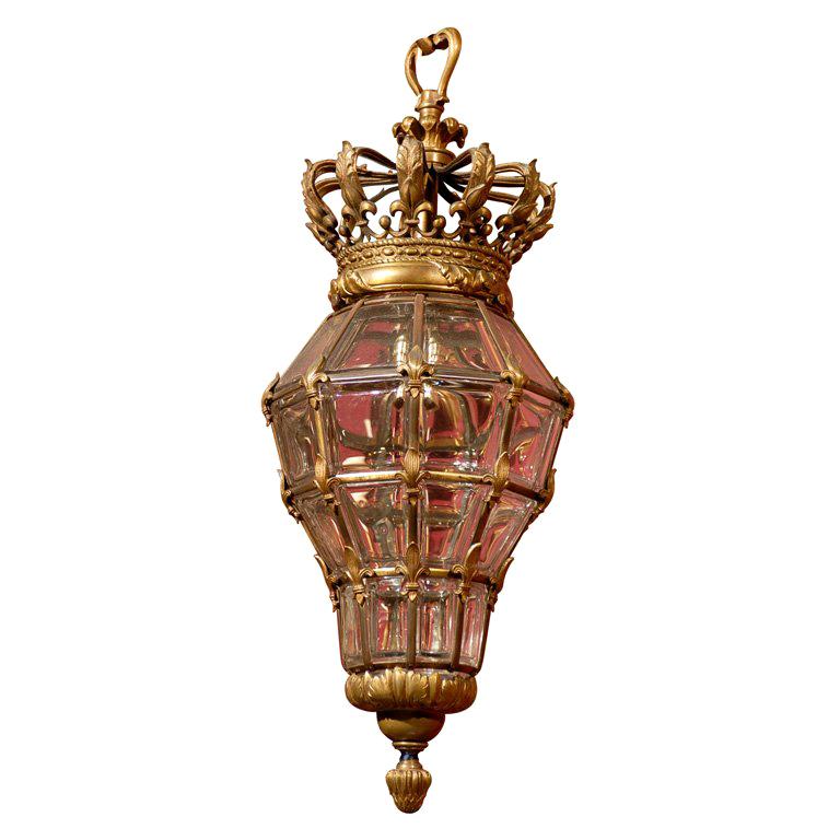 Laterne im Stil von Versaiiles aus vergoldeter Bronze und Kristall im Angebot