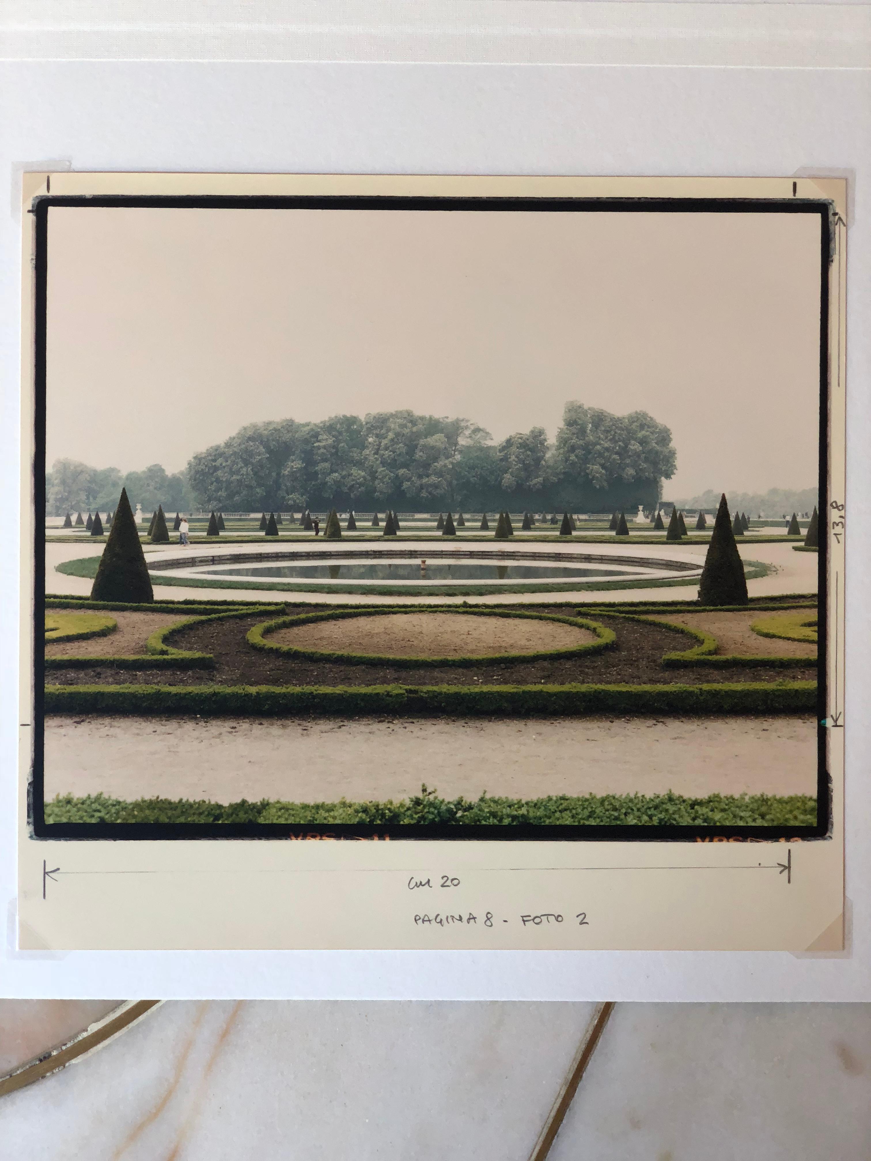 Versailles 1985, Luigi Ghirri, Chromogene Fotografie aus Negativ/Einzelkopie (Moderne der Mitte des Jahrhunderts) im Angebot