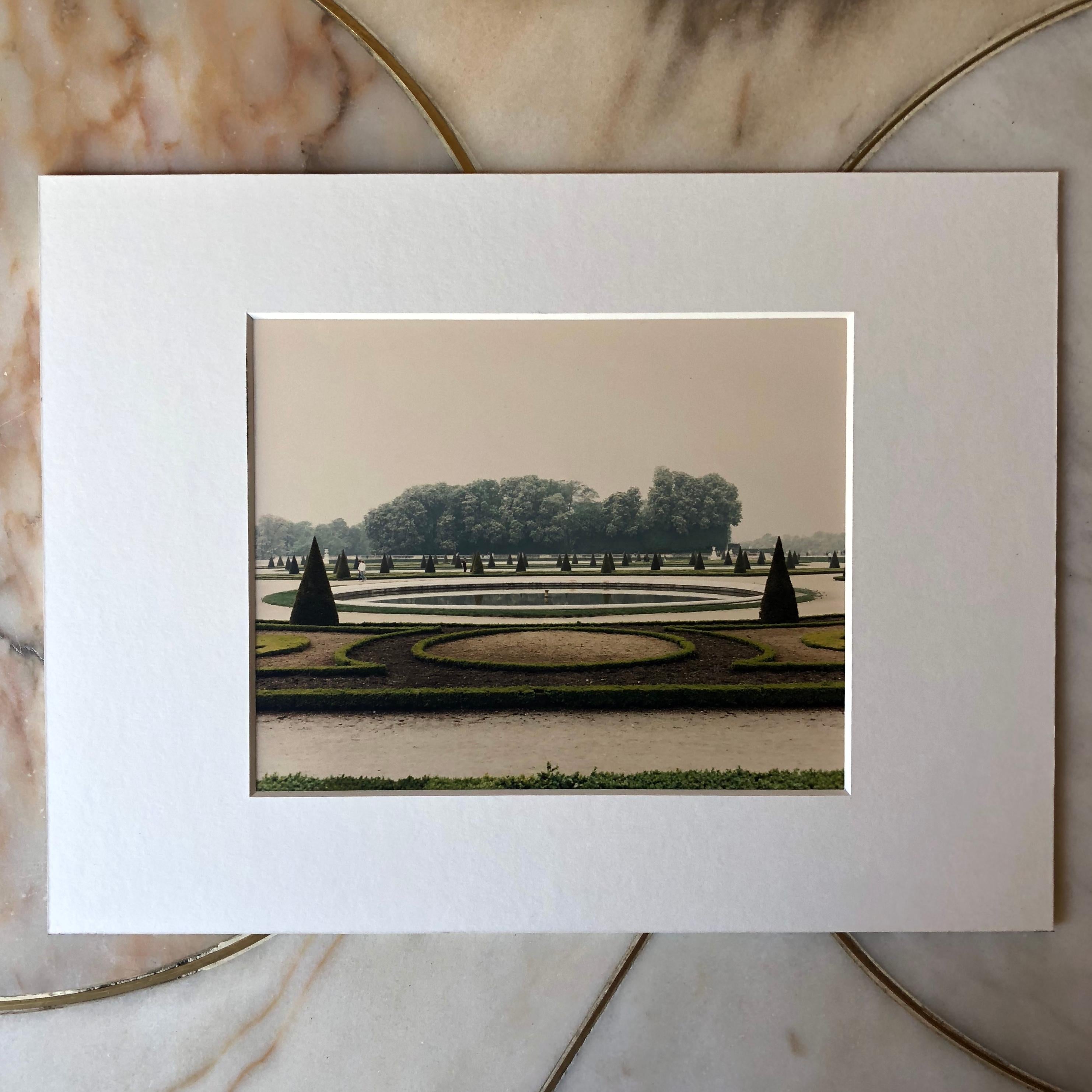 Versailles 1985, Luigi Ghirri, Chromogene Fotografie aus Negativ/Einzelkopie (Ende des 20. Jahrhunderts) im Angebot
