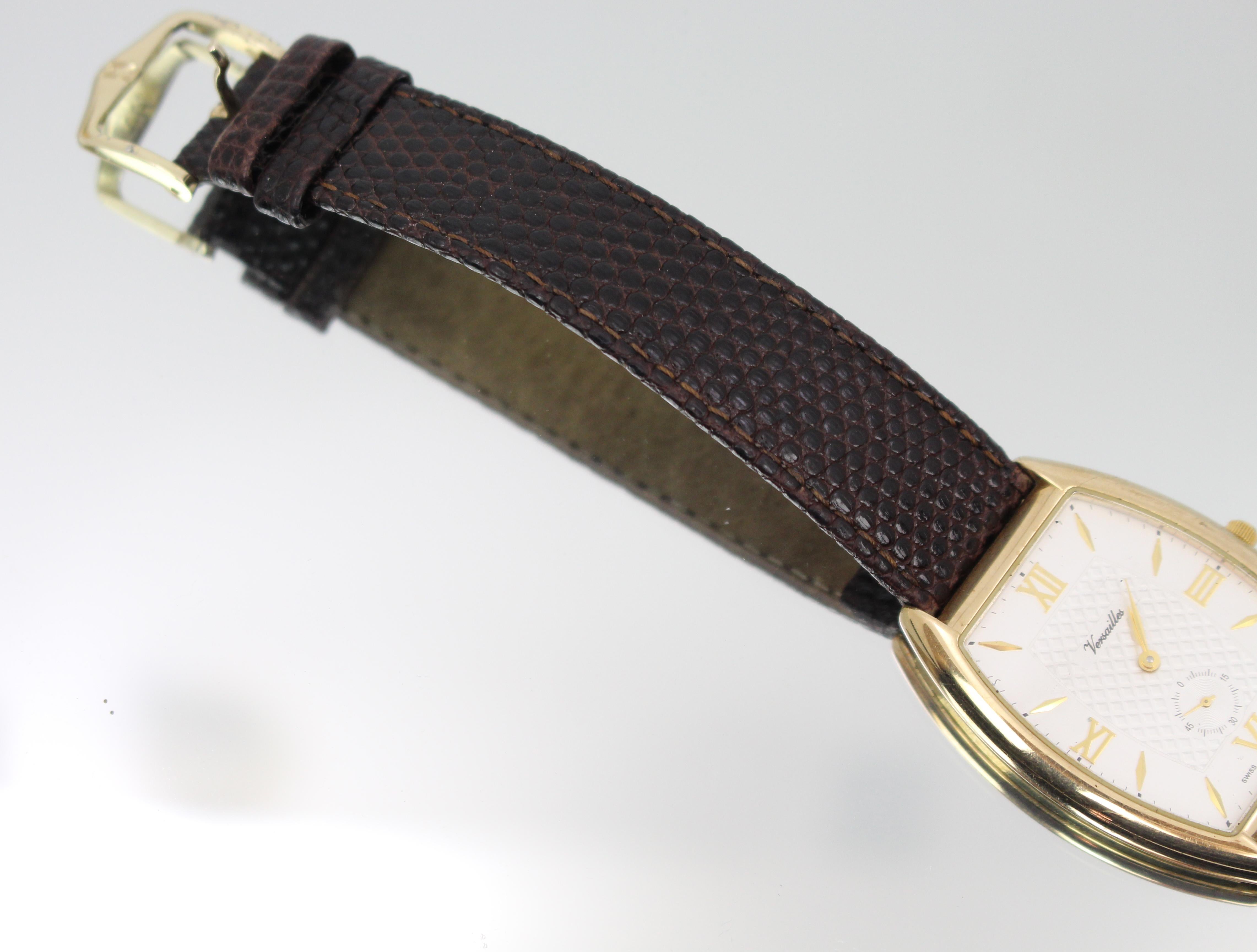 Orologio da polso Tonneau Versailles in oro 9ct, movimento svizzero, marchio di Londra 1990 in vendita 1