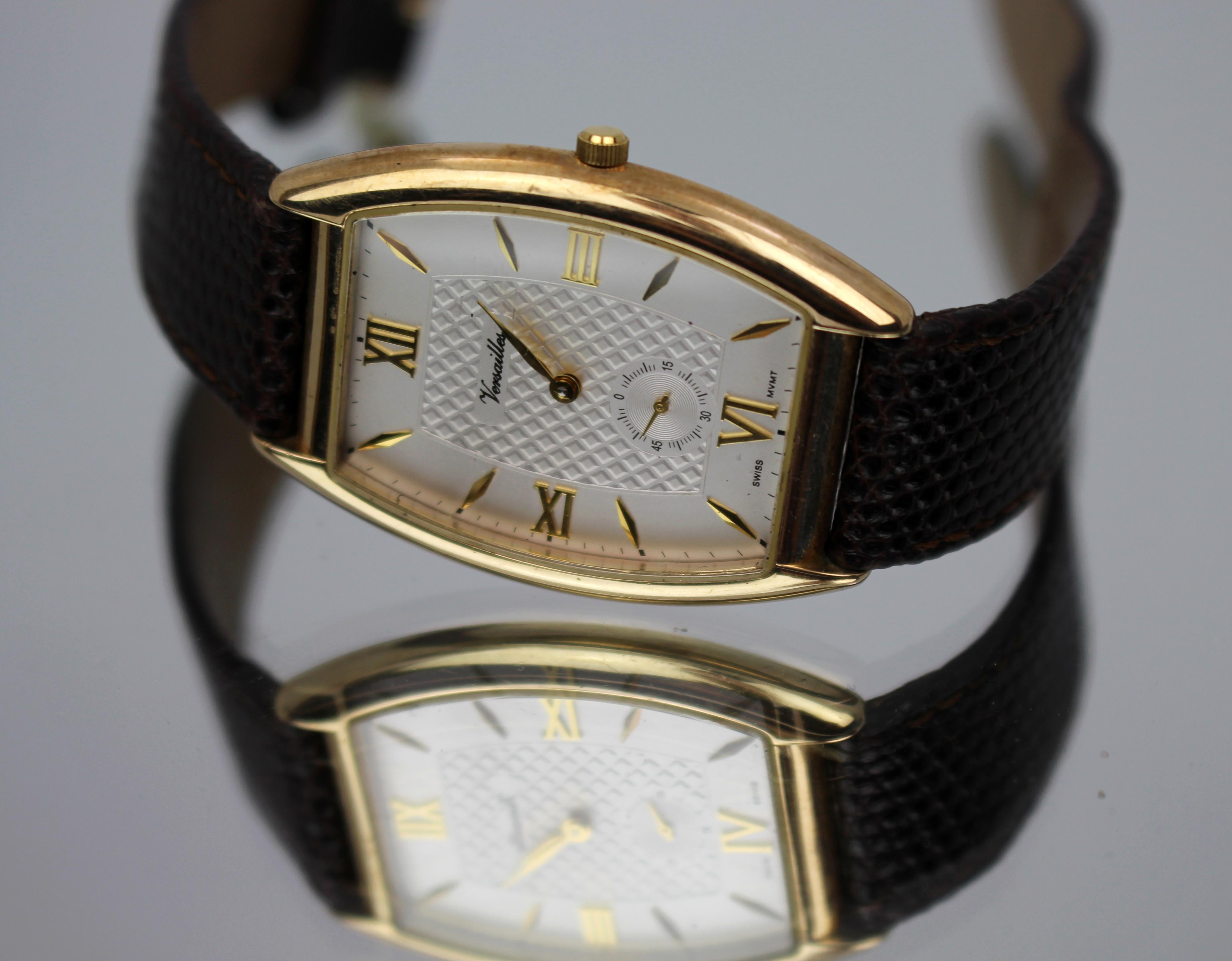 Orologio da polso Tonneau Versailles in oro 9ct, movimento svizzero, marchio di Londra 1990 in vendita 2