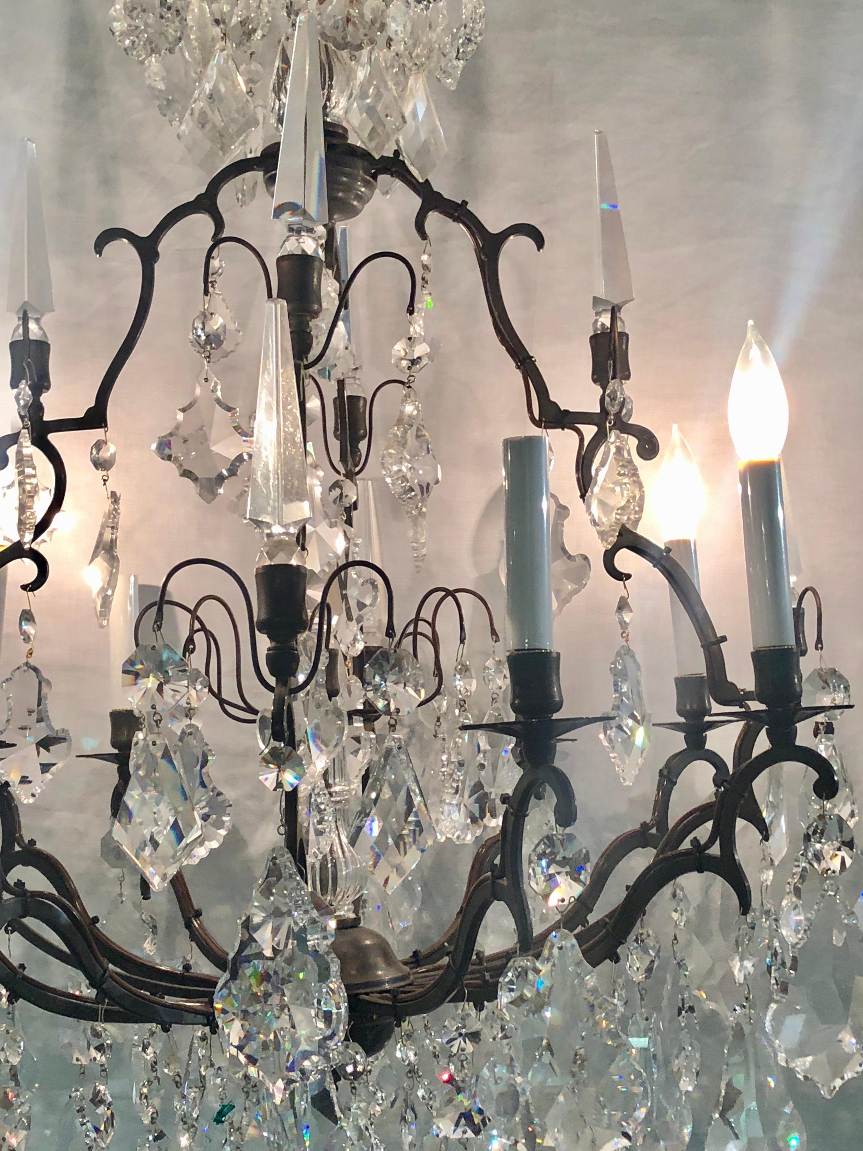 Néoclassique Lustre Versailles avec pendentifs en cristaux et strass Swarovski en vente