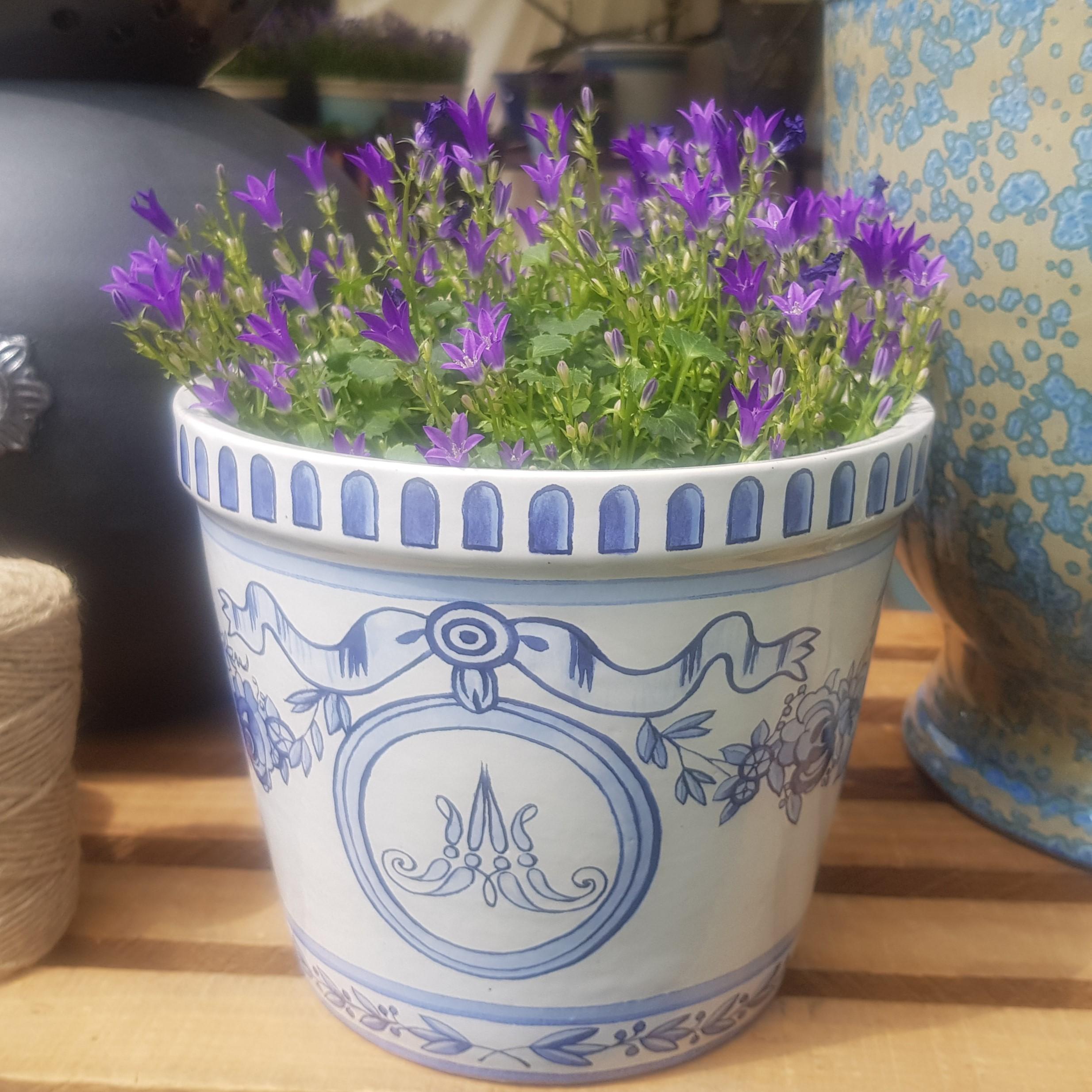 Contemporary Versailles Flower Pot and Saucer, Set of 4