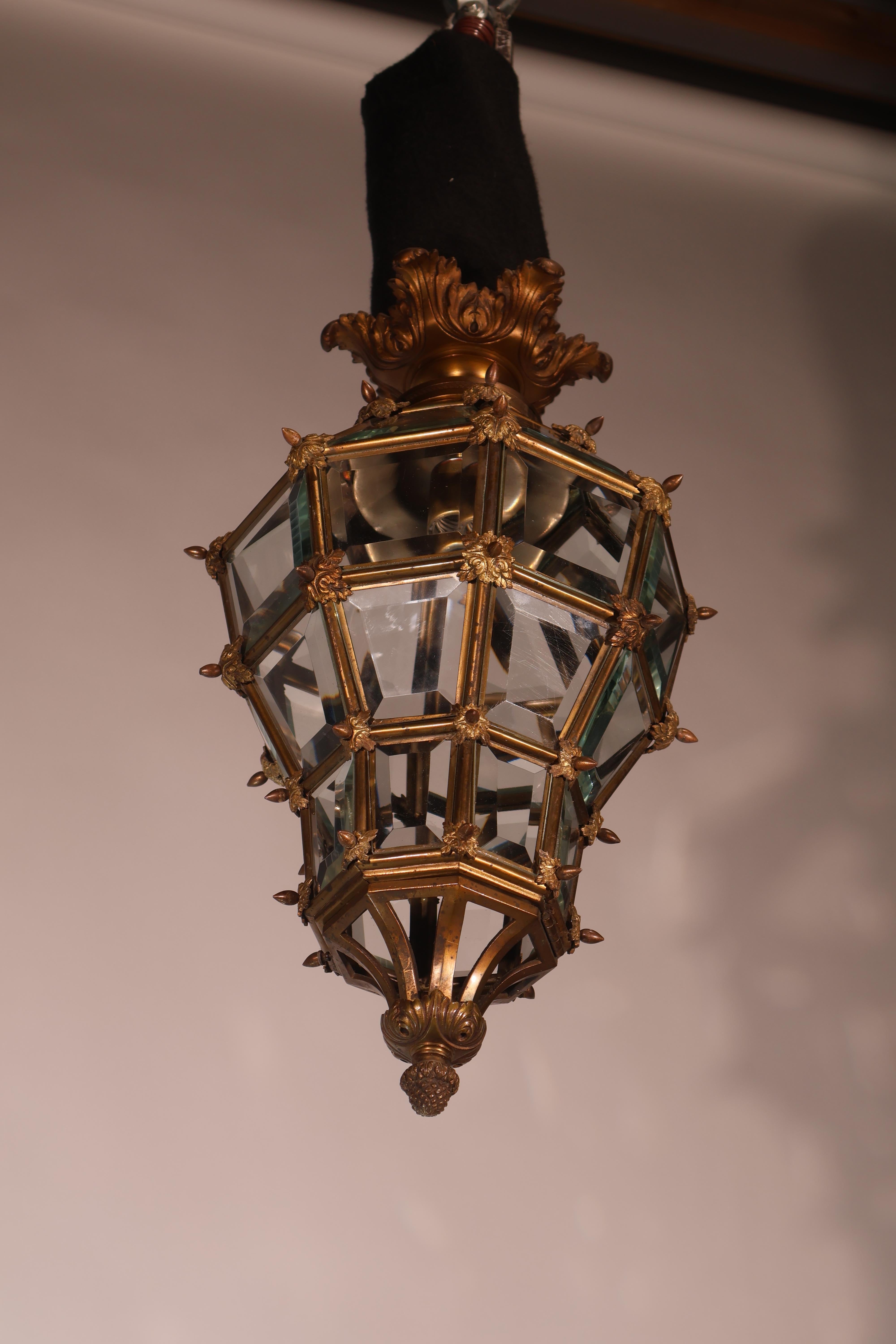 Versailles Hall Lantern In Good Condition For Sale In Atlanta, GA