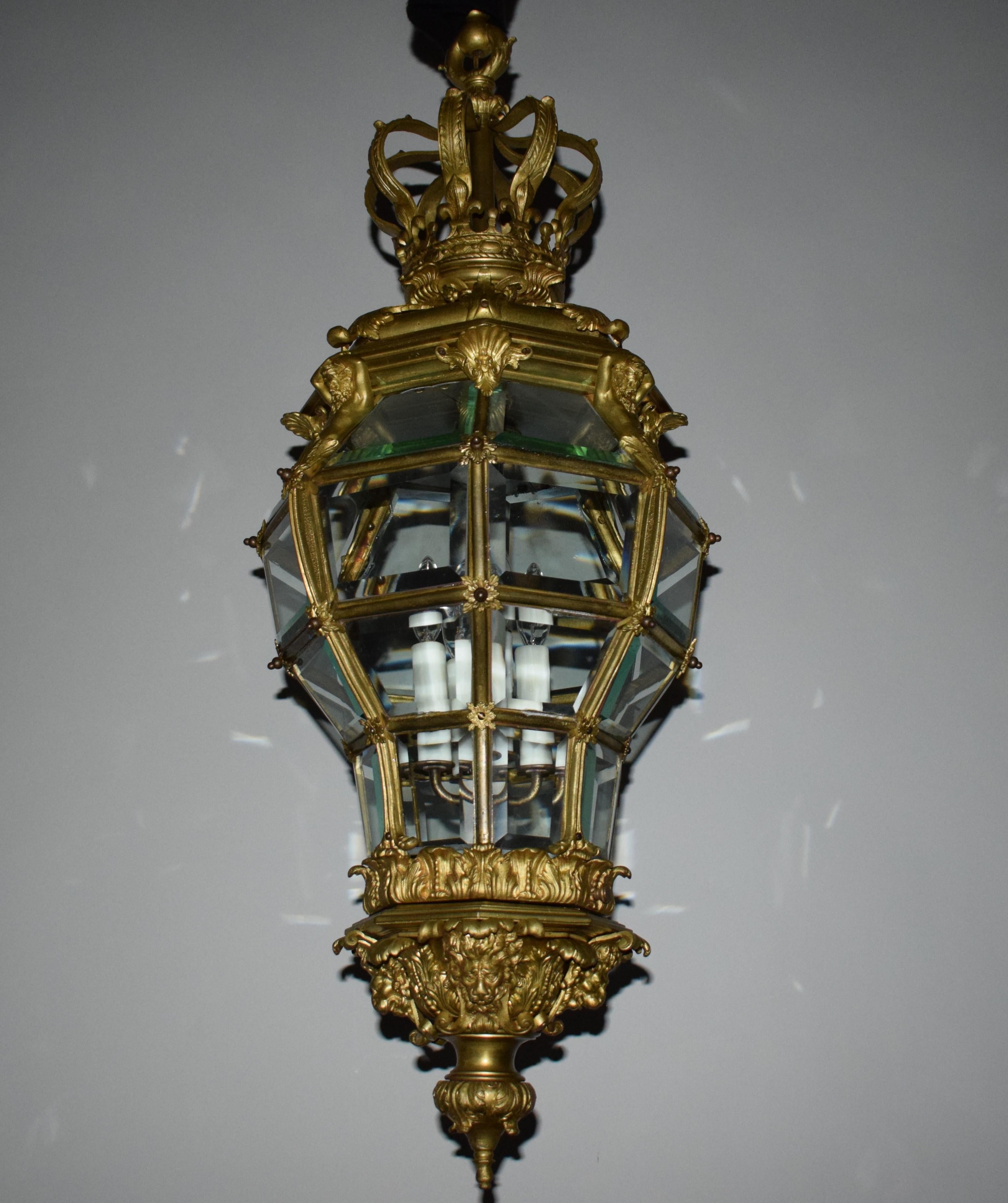 Vergoldete Bronze-Laterne im Stil von „Versailles“ (Französisch) im Angebot