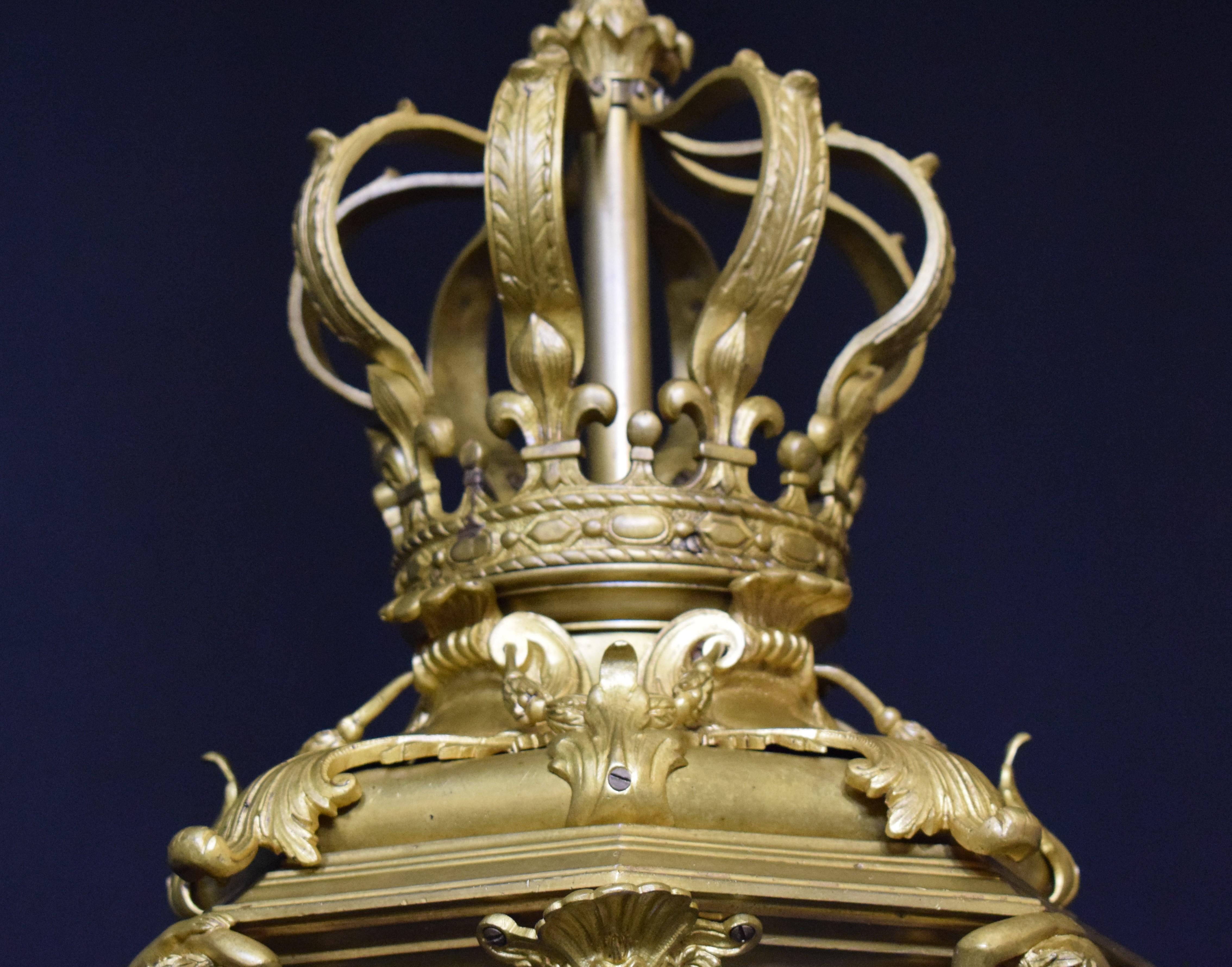 Vergoldete Bronze-Laterne im Stil von „Versailles“ im Angebot 1