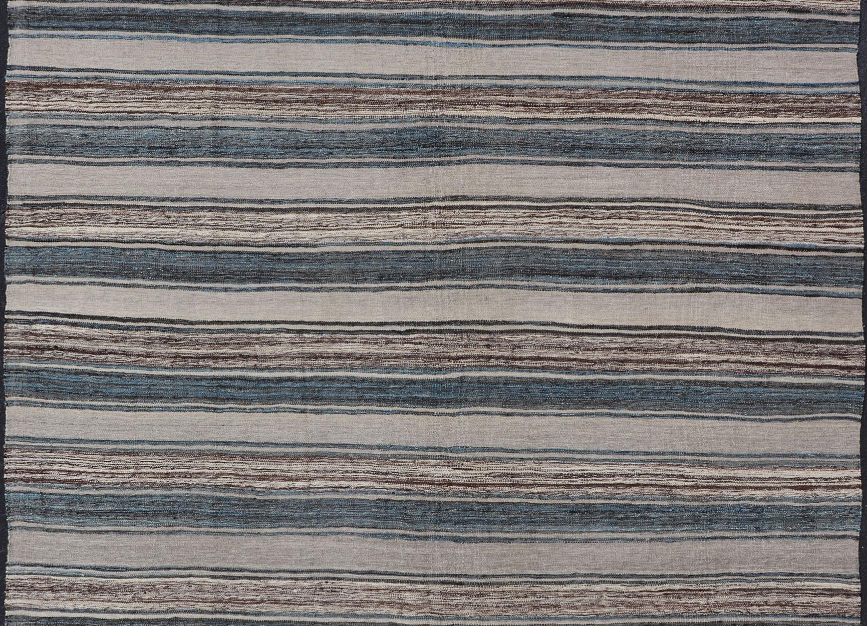 Afghan Kilim polyvalent et naturel à rayures marron, crème et bleues à tissage plat en vente