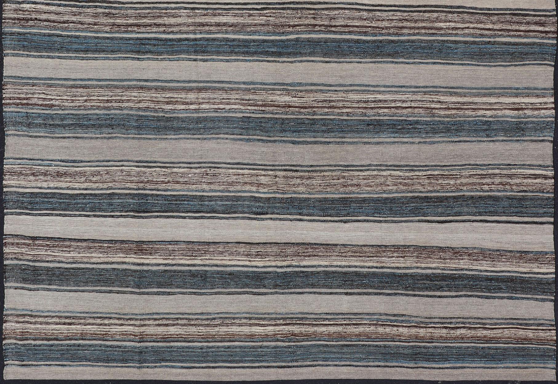 Tissé à la main Kilim polyvalent et naturel à rayures marron, crème et bleues à tissage plat en vente