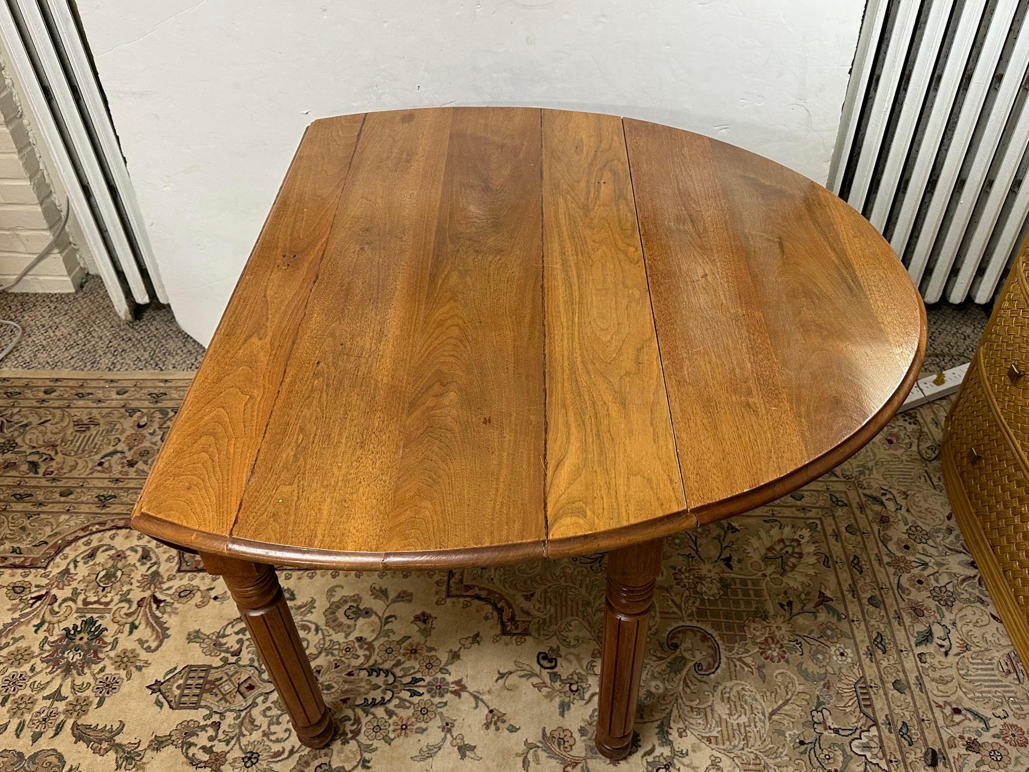 Versatile Antique Walnut Oval Drop Leaf Dining Table  In Good Condition For Sale In Hopewell, NJ