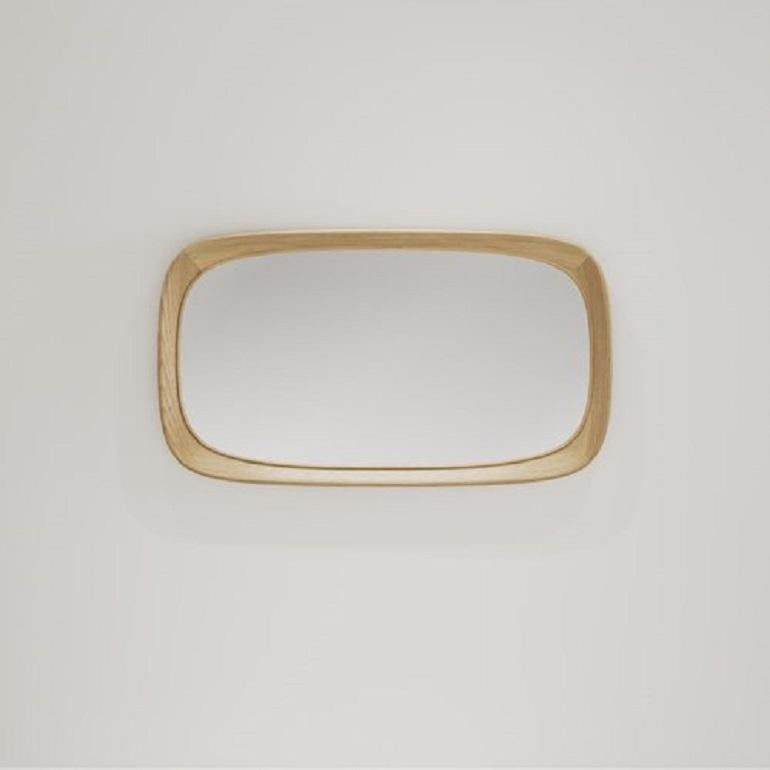 Moderne Miroir mural moyen au design polyvalent avec cadre en bois en vente