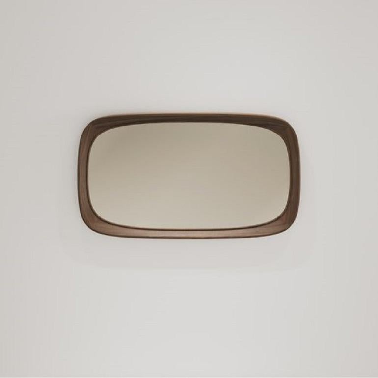 Fait main Miroir mural moyen au design polyvalent avec cadre en bois en vente