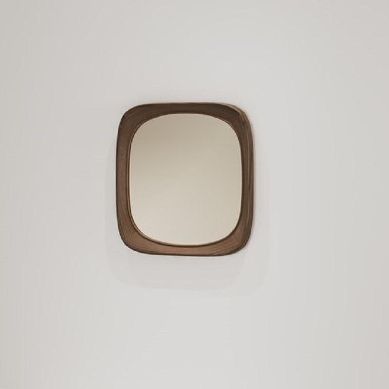 Moderno Specchio da parete Small Design/One con cornice in legno dal design versatile in vendita