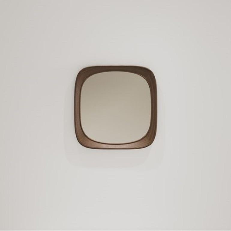 Fatto a mano Specchio da parete Small Design/One con cornice in legno dal design versatile in vendita