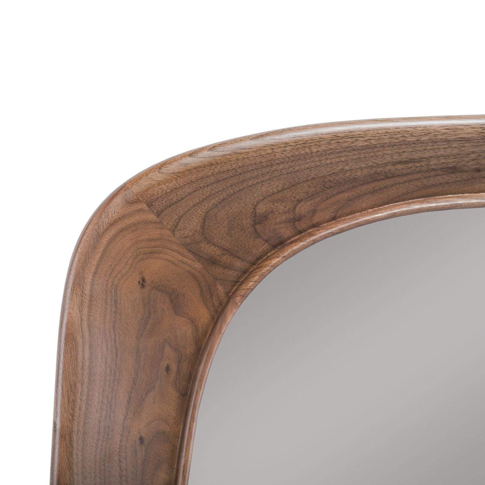 Specchio da parete Small Design/One con cornice in legno dal design versatile in vendita 1