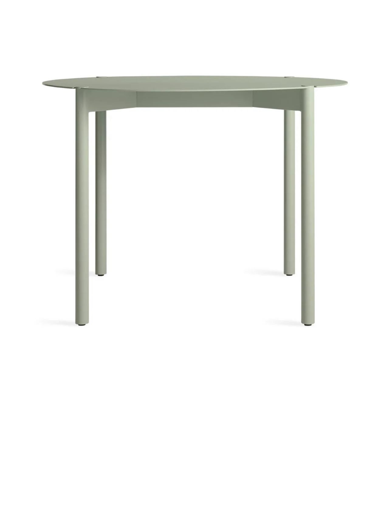 Verniciatura a polvere Tavolo da pranzo versatile per interni/esterni di Blu dot in alluminio verniciato a polvere in vendita