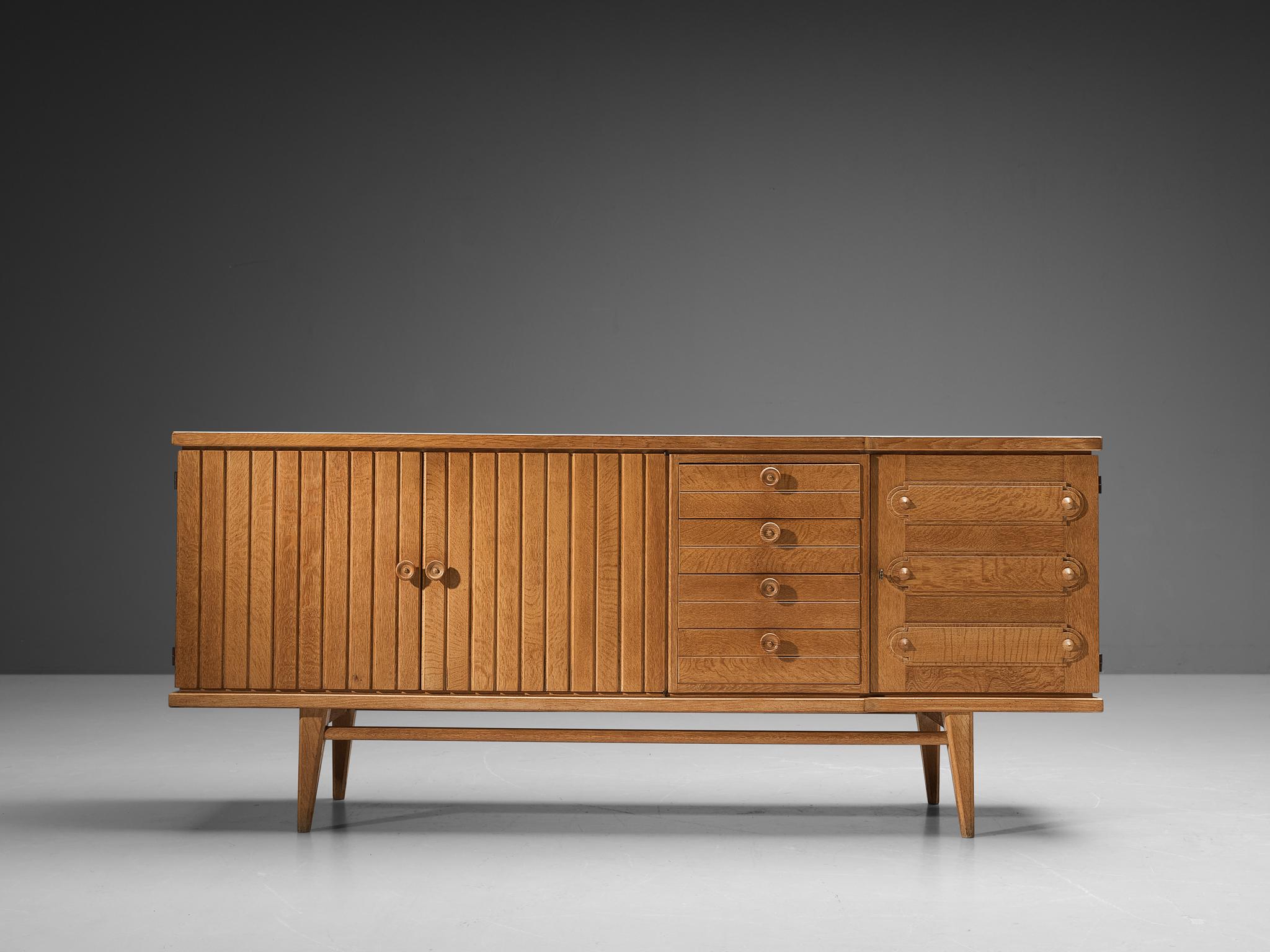 Versatile French Sideboard in Oak In Good Condition For Sale In Waalwijk, NL