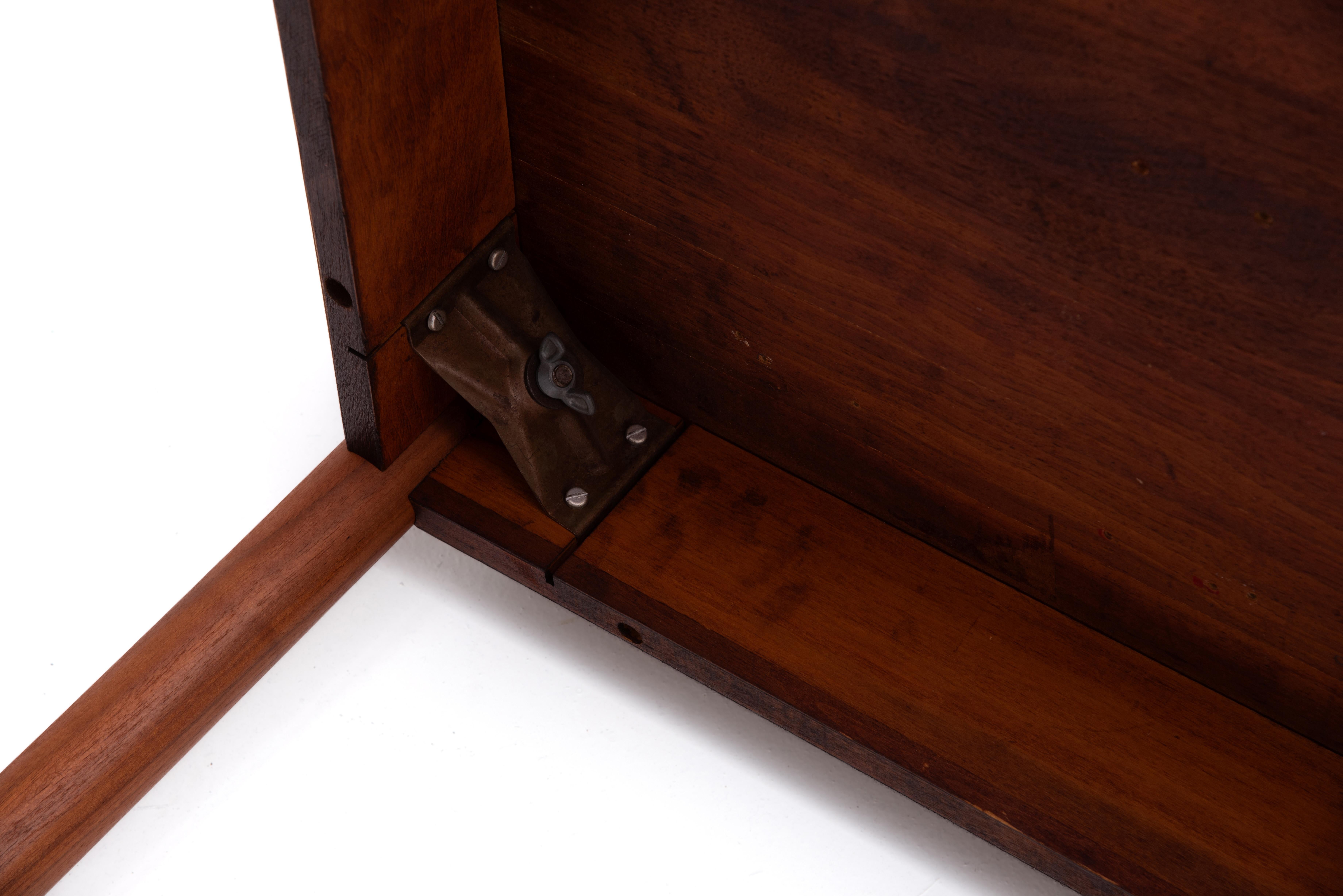 Versatile Mid Century Walnut Writing Desk Dining Table 1960s en vente 4