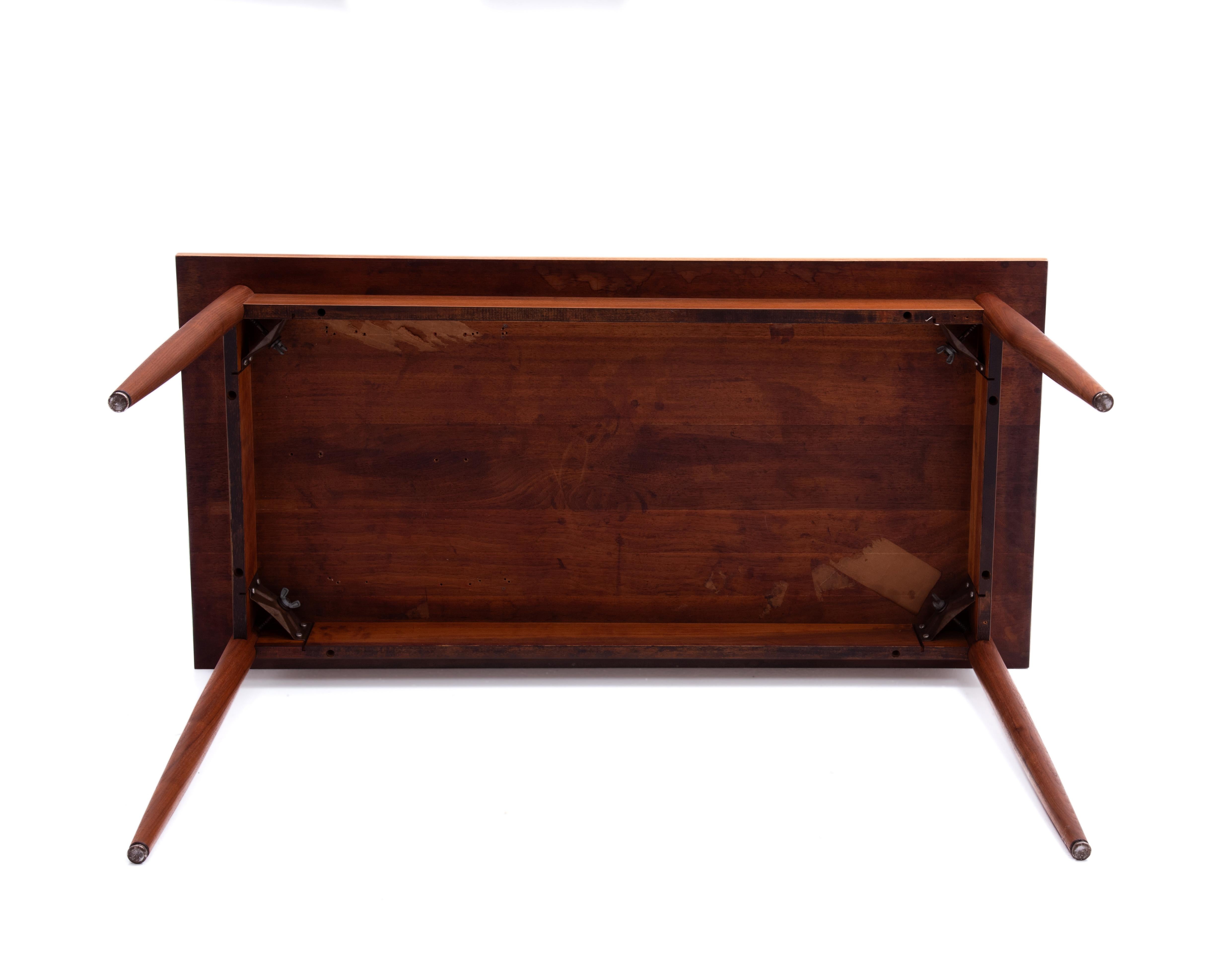 Versatile Mid Century Walnut Writing Desk Dining Table 1960s en vente 5