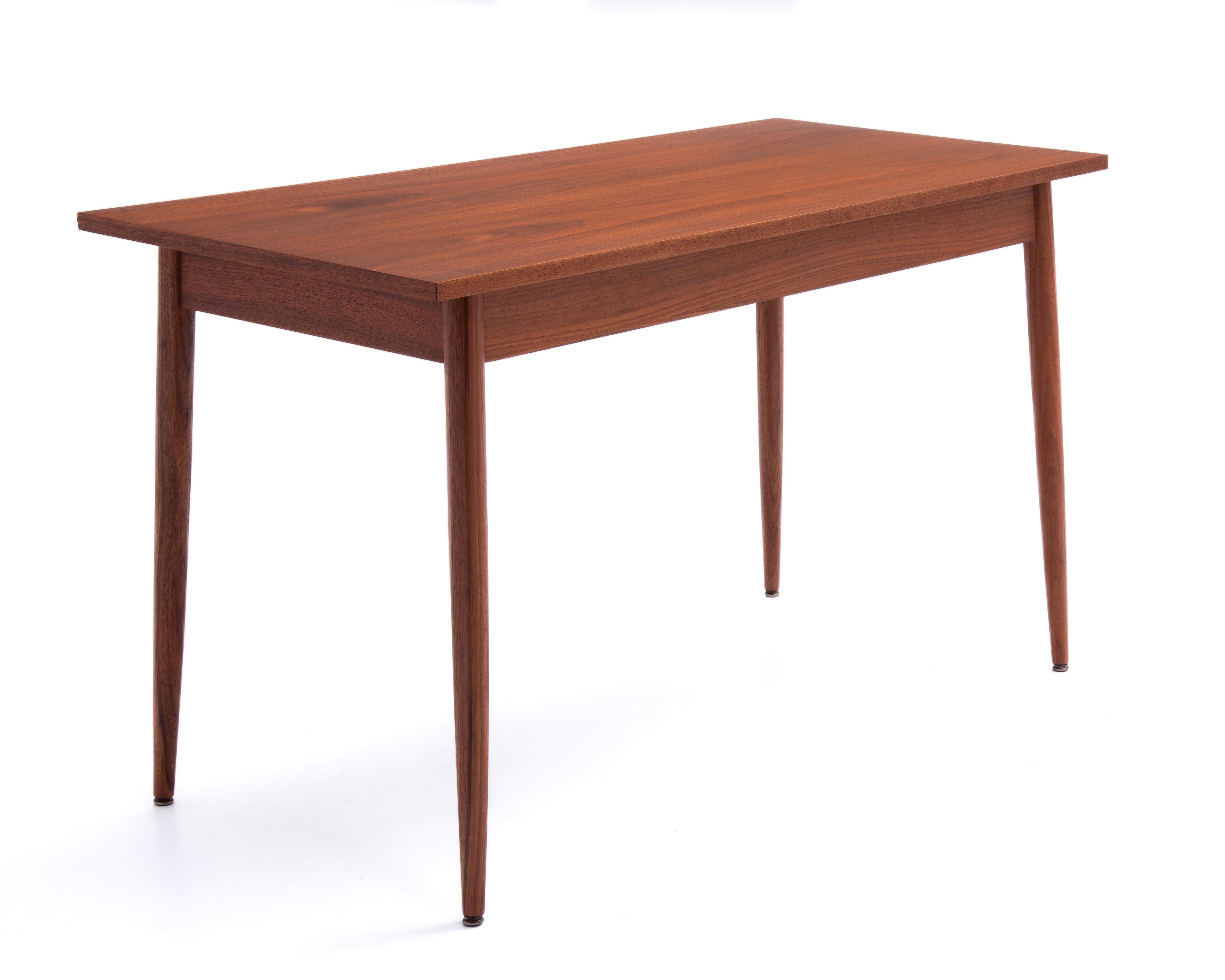 Milieu du XXe siècle Versatile Mid Century Walnut Writing Desk Dining Table 1960s en vente